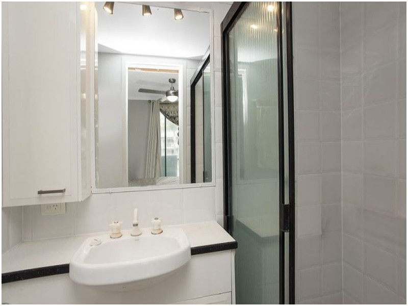 33 Australia Avenue, Broadbeach QLD 4218