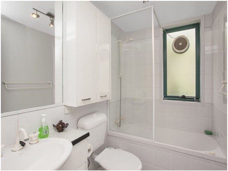 33 Australia Avenue, Broadbeach QLD 4218