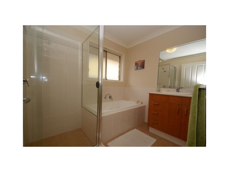 24 Tracey Crescent, Varsity Lakes QLD 4227