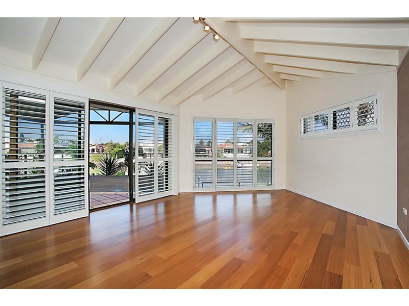 8 Fremar Street, Broadbeach Waters QLD 4218