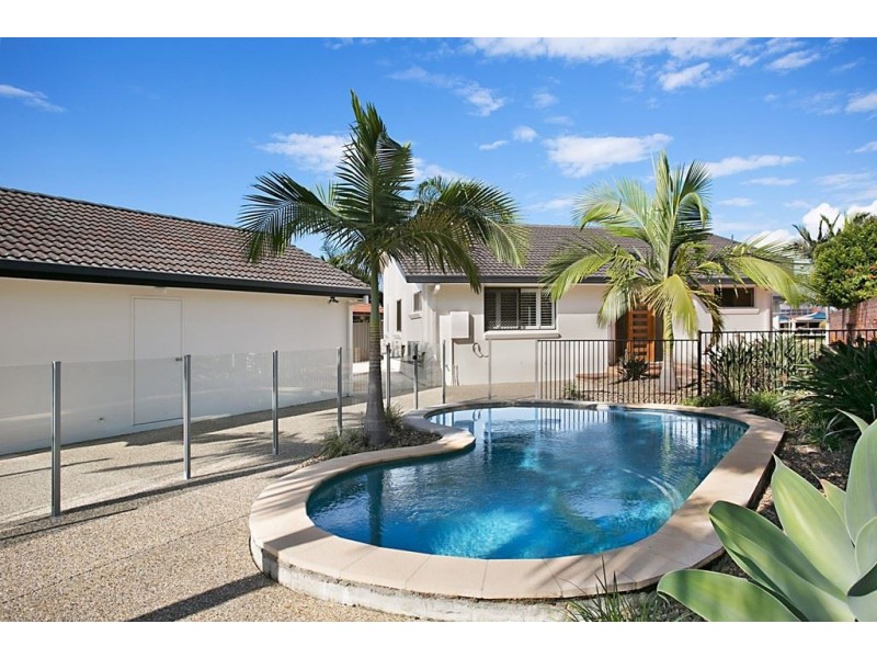8 Fremar Street, Broadbeach Waters QLD 4218