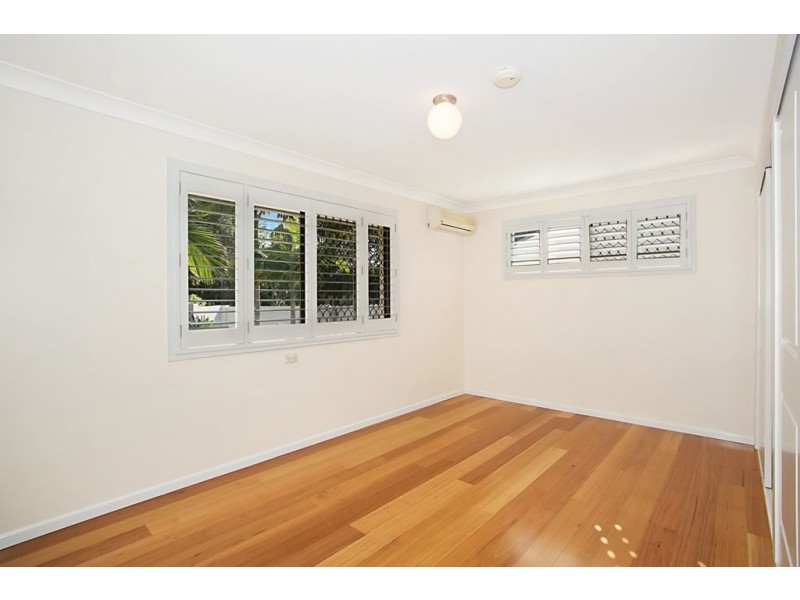 8 Fremar Street, Broadbeach Waters QLD 4218