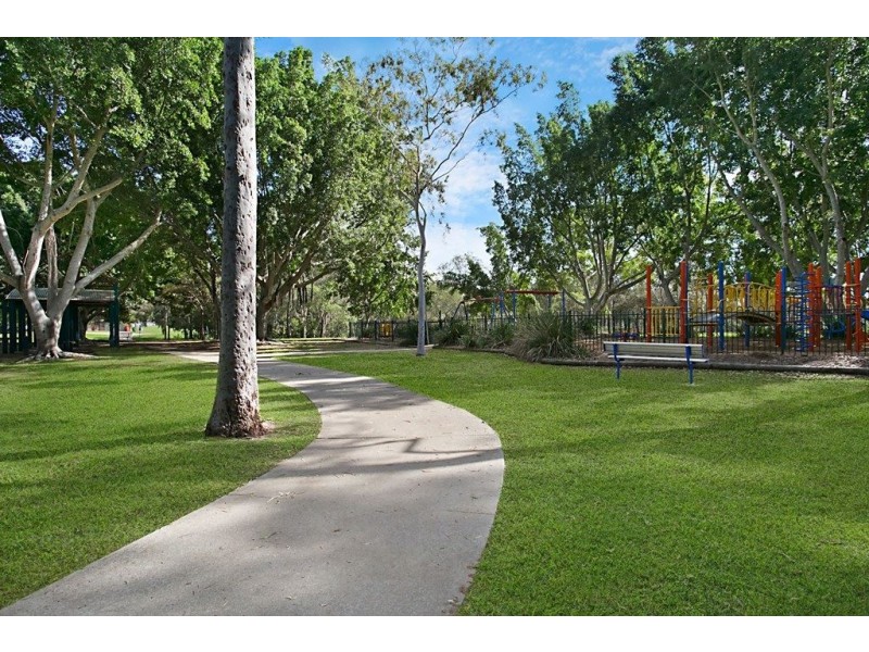 8 Fremar Street, Broadbeach Waters QLD 4218