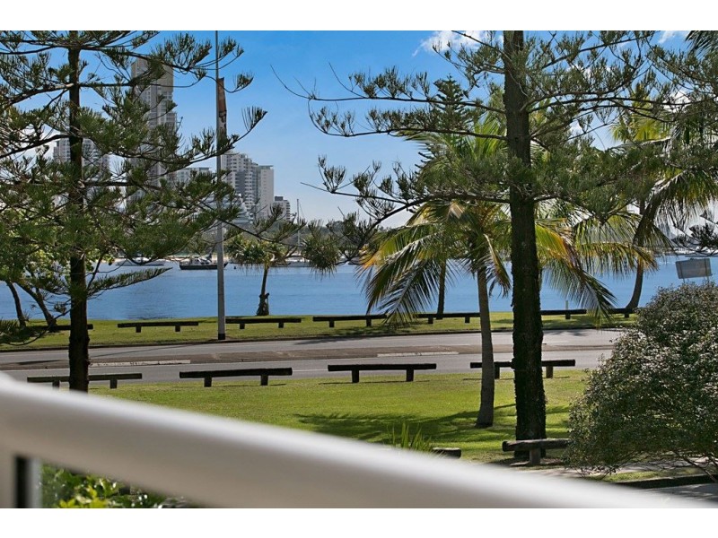 51 Rankin Parade, Main Beach QLD 4217