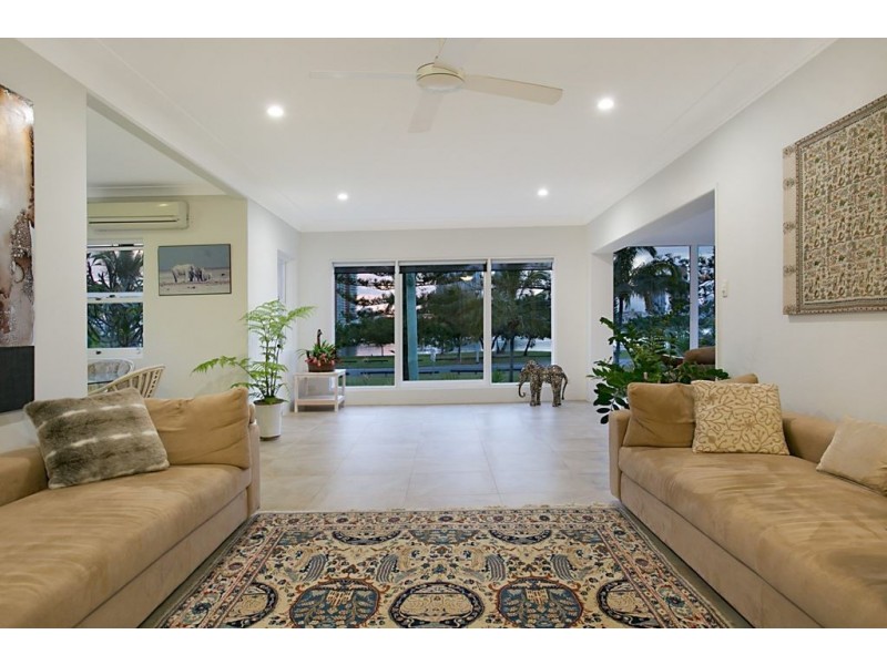51 Rankin Parade, Main Beach QLD 4217