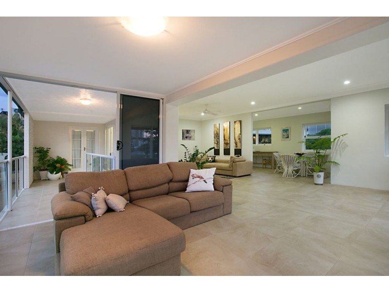 51 Rankin Parade, Main Beach QLD 4217