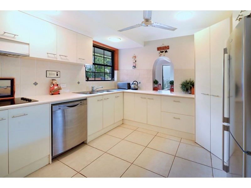 5 Daru Avenue, Runaway Bay QLD 4216