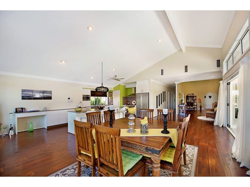 4 Santabelle Crescent, Clear Island Waters QLD 4226