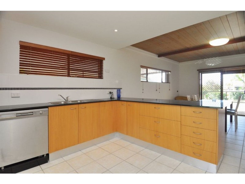 20 Cadence Avenue, Mermaid Waters QLD 4218