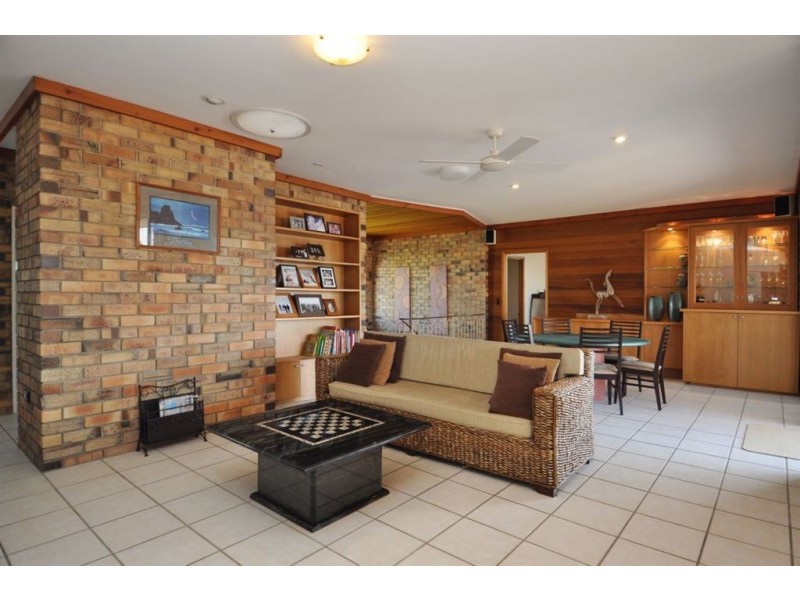 20 Cadence Avenue, Mermaid Waters QLD 4218
