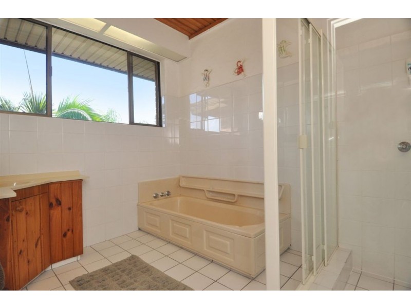20 Cadence Avenue, Mermaid Waters QLD 4218