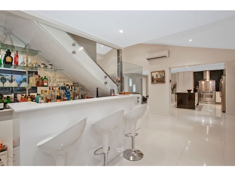 75 Hooker Blvd, Broadbeach Waters QLD 4218