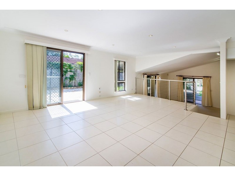 6 Evans Drive, Benowa QLD 4217