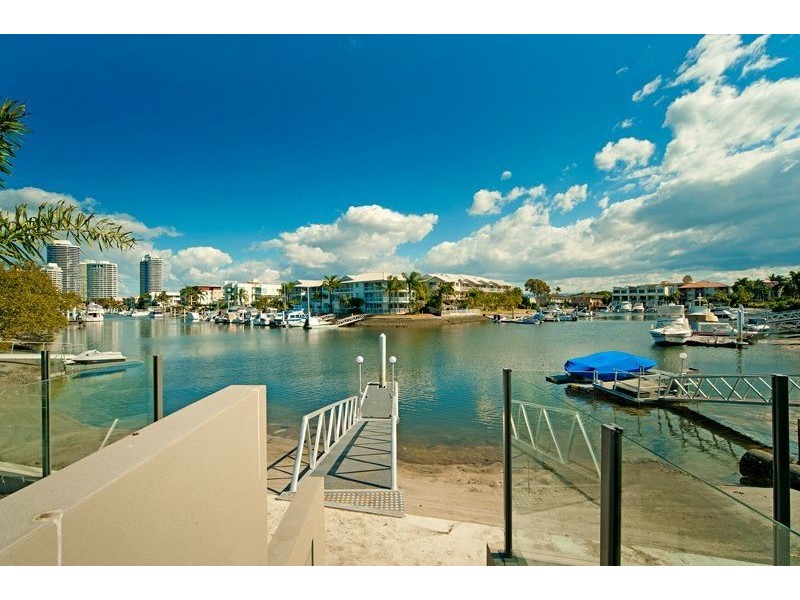 1/30 Anglers Esplanade, Runaway Bay QLD 4216
