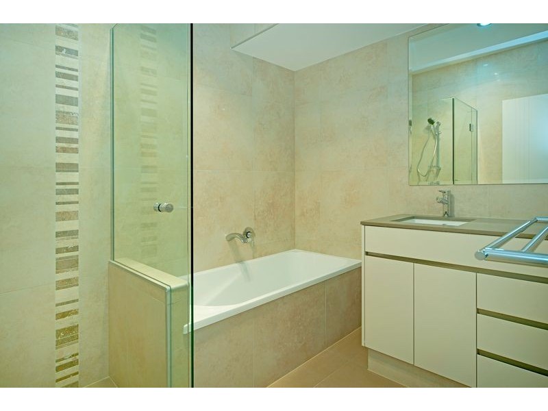 1/30 Anglers Esplanade, Runaway Bay QLD 4216