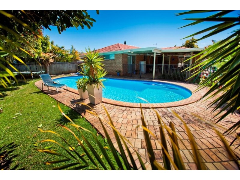 20 Waitomo Street, Broadbeach Waters QLD 4218