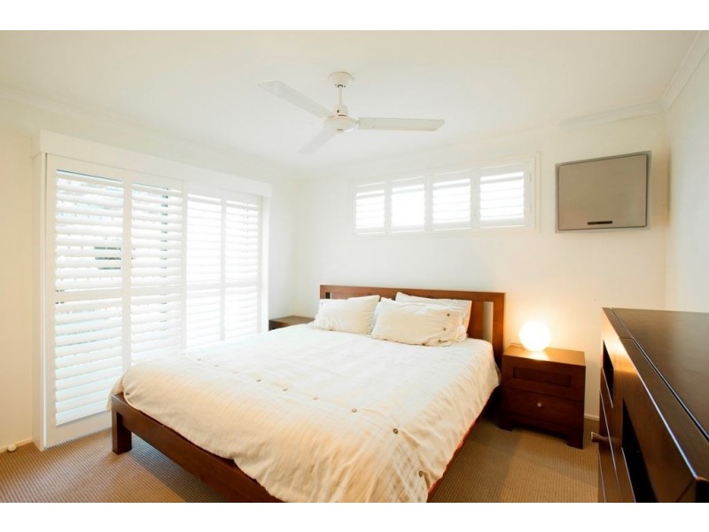 20 Waitomo Street, Broadbeach Waters QLD 4218