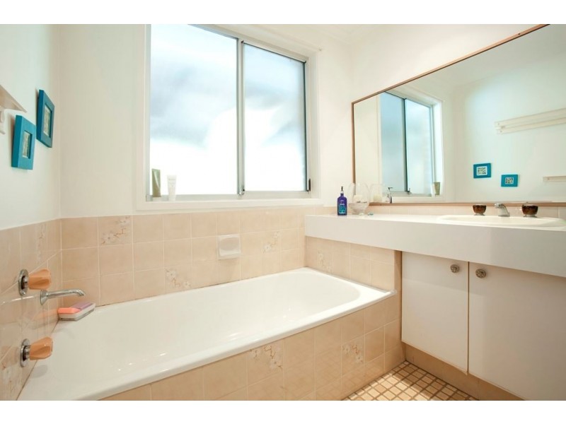 20 Waitomo Street, Broadbeach Waters QLD 4218