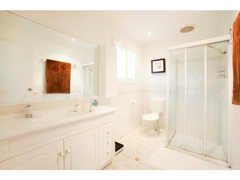 20 Waitomo Street, Broadbeach Waters QLD 4218
