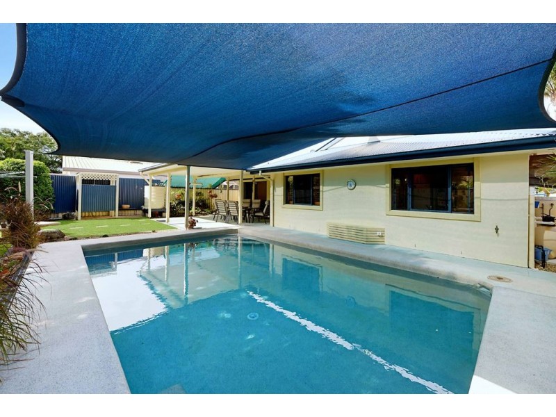 25 Drake Avenue, Paradise Point QLD 4216