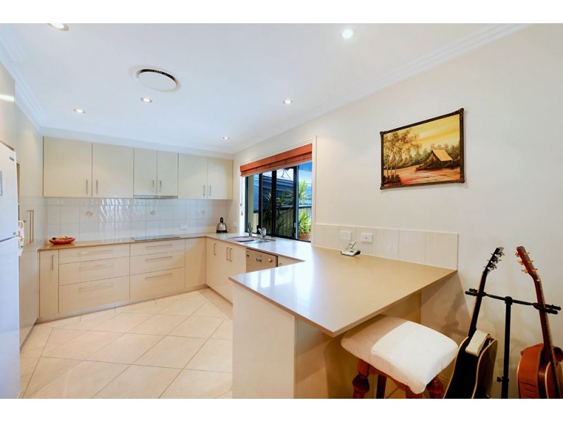 25 Drake Avenue, Paradise Point QLD 4216