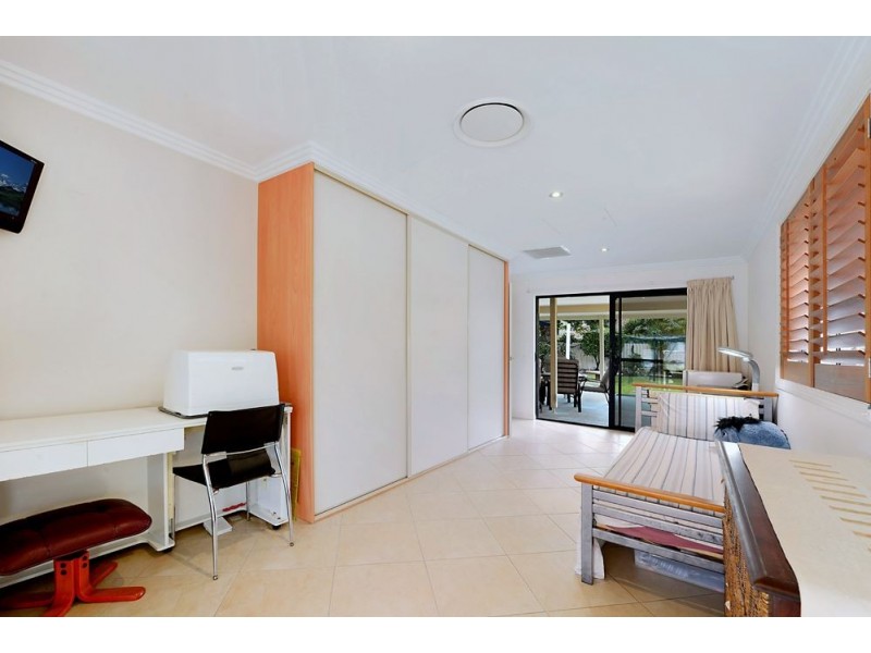 25 Drake Avenue, Paradise Point QLD 4216