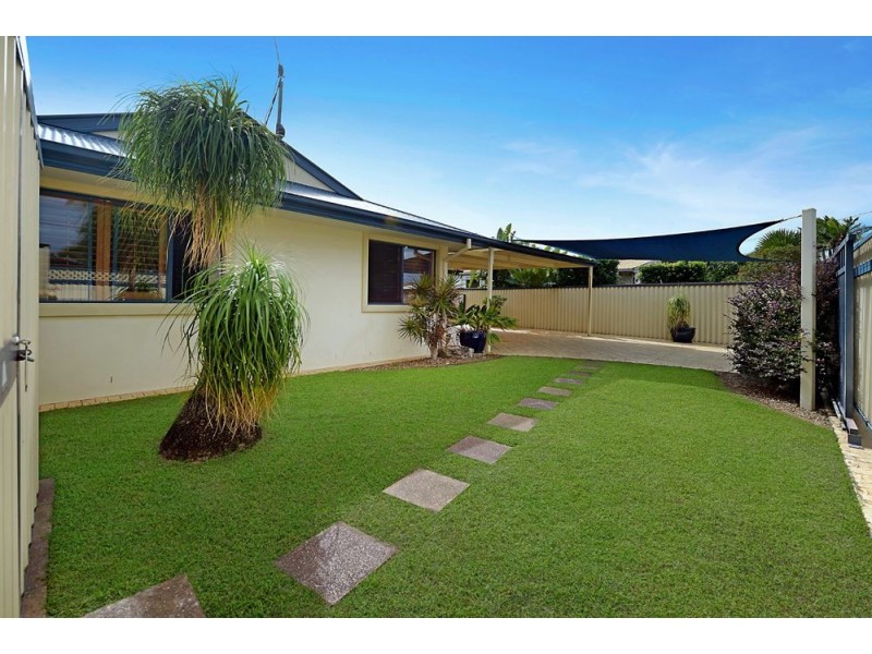25 Drake Avenue, Paradise Point QLD 4216