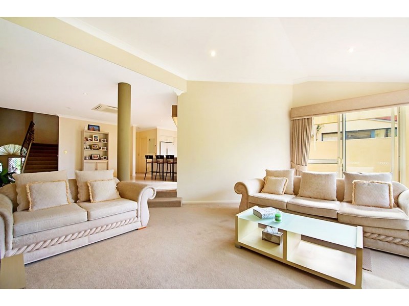 1 Twerton/125 Santa Cruz Boulevard, Clear Island Waters QLD 4226