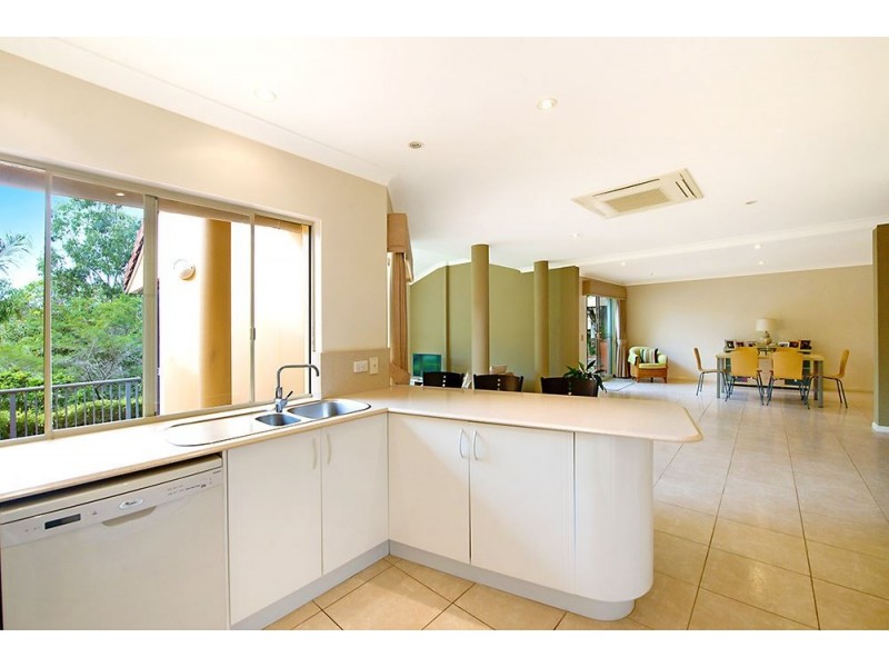 1 Twerton/125 Santa Cruz Boulevard, Clear Island Waters QLD 4226