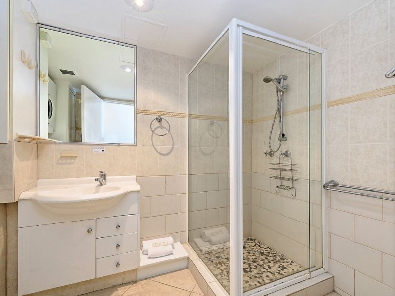 2/1915 Gold Coast Highway, Burleigh Heads QLD 4220
