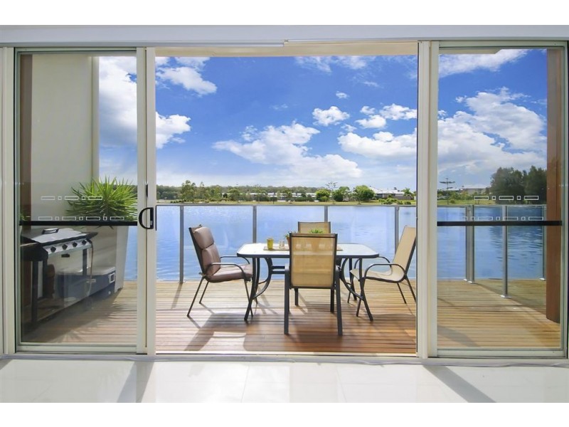 2/179 Lae Drive, Runaway Bay QLD 4216