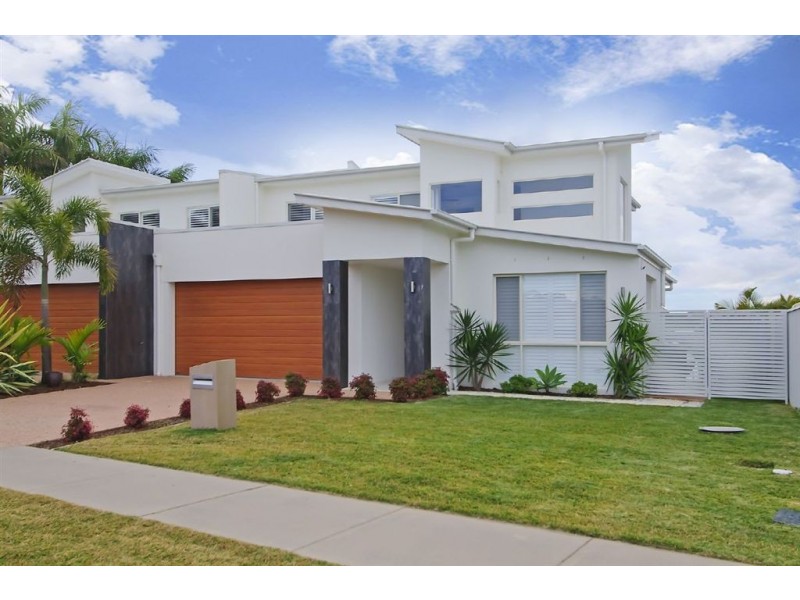 2/179 Lae Drive, Runaway Bay QLD 4216