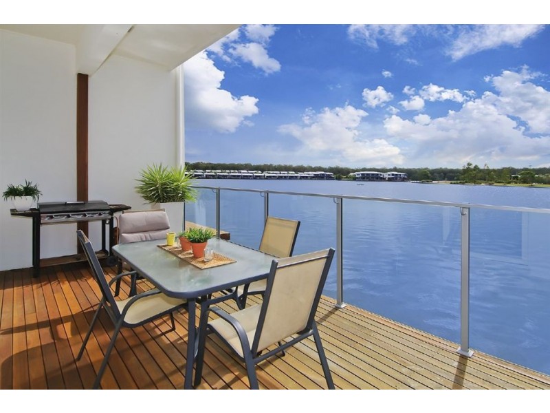 2/179 Lae Drive, Runaway Bay QLD 4216