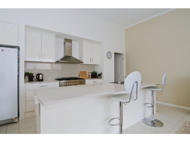 2/179 Lae Drive, Runaway Bay QLD 4216