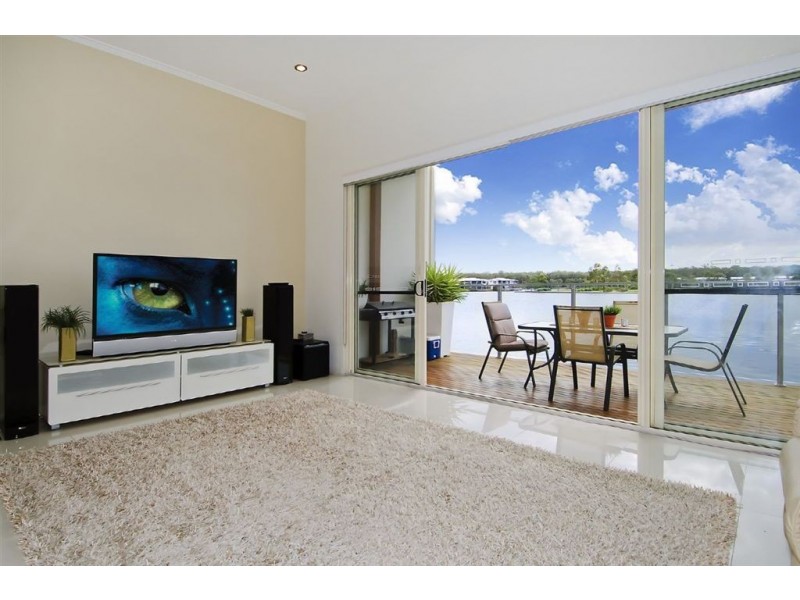 2/179 Lae Drive, Runaway Bay QLD 4216