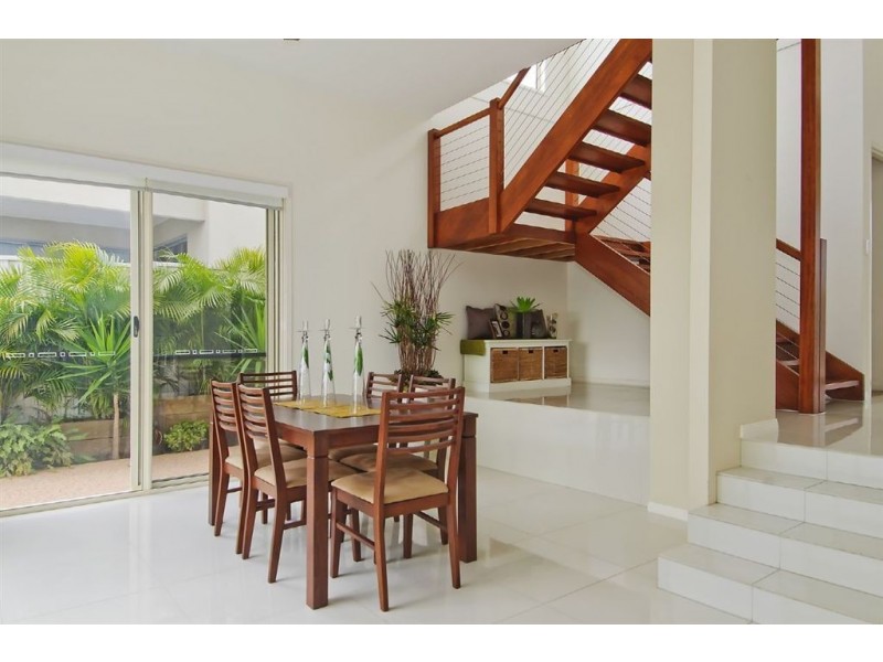 2/179 Lae Drive, Runaway Bay QLD 4216