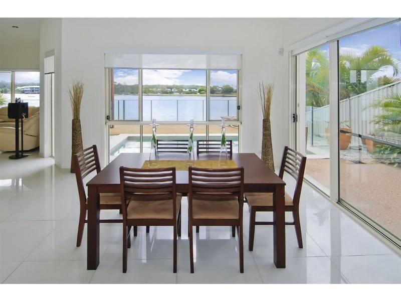2/179 Lae Drive, Runaway Bay QLD 4216