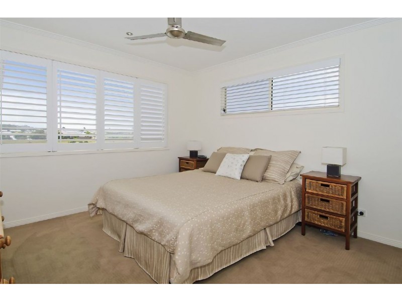 2/179 Lae Drive, Runaway Bay QLD 4216