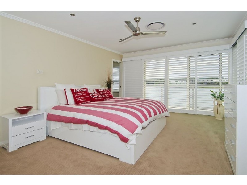 2/179 Lae Drive, Runaway Bay QLD 4216