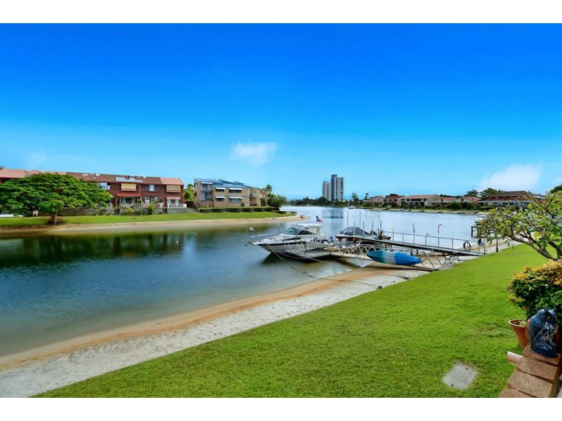 99 Sunshine Boulevard, Mermaid Waters QLD 4218