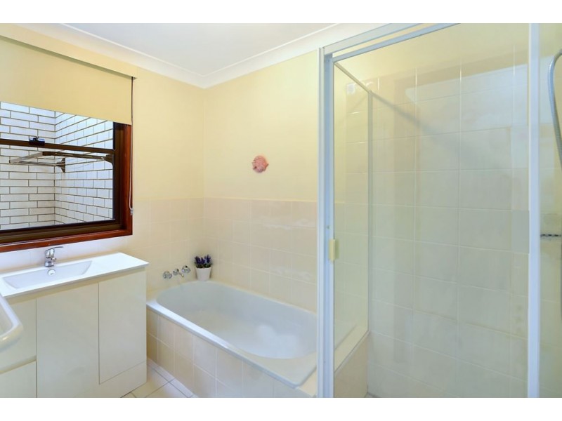 99 Sunshine Boulevard, Mermaid Waters QLD 4218