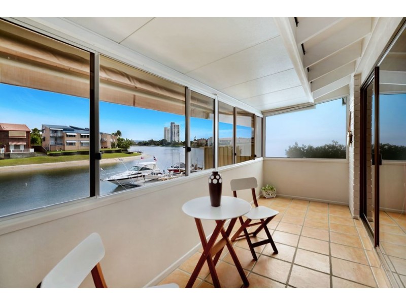 99 Sunshine Boulevard, Mermaid Waters QLD 4218