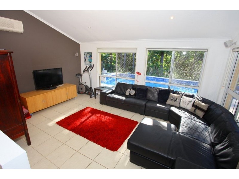24 Banff Court, Robina QLD 4226