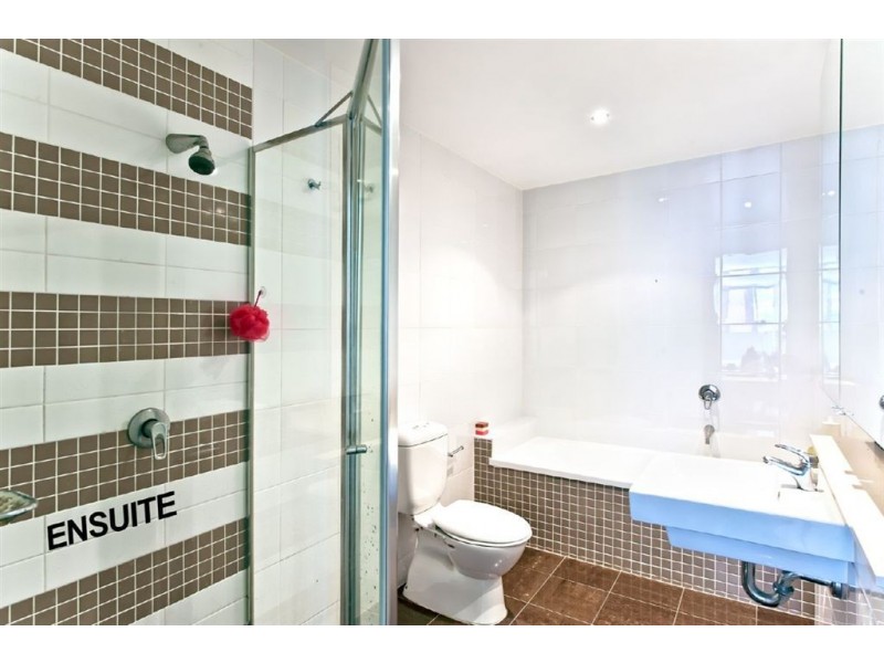 1112/3 Como Crescent, Southport QLD 4215