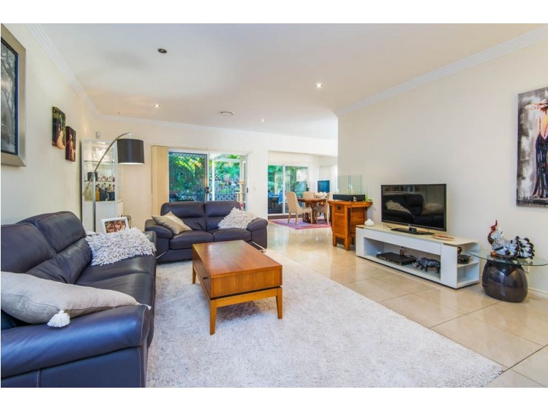 2/62 Compass Drive, Biggera Waters QLD 4216
