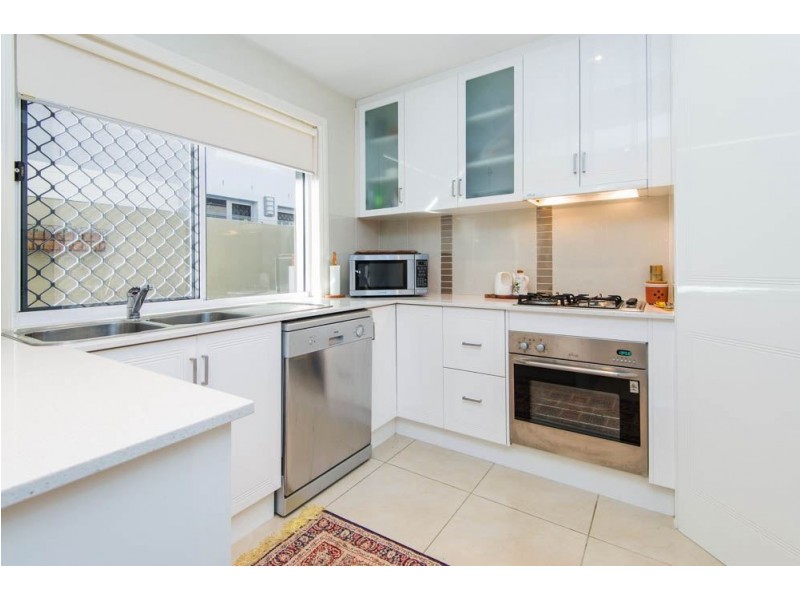 2/62 Compass Drive, Biggera Waters QLD 4216