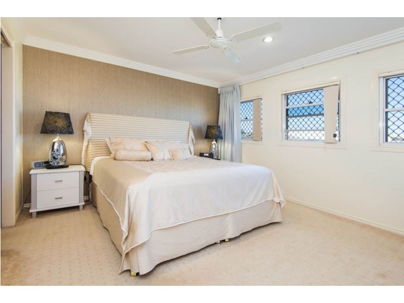 2/62 Compass Drive, Biggera Waters QLD 4216