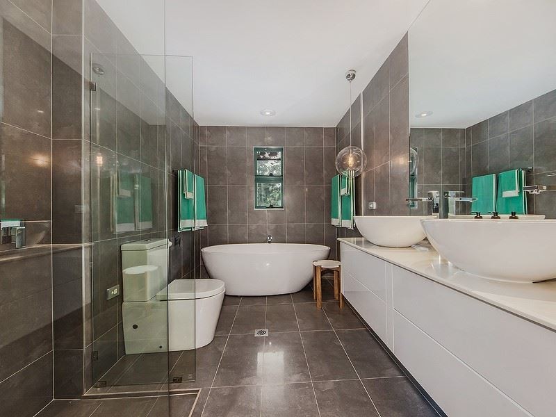 1121 ‘Spring Terraces’, Ross Street, Benowa QLD 4217