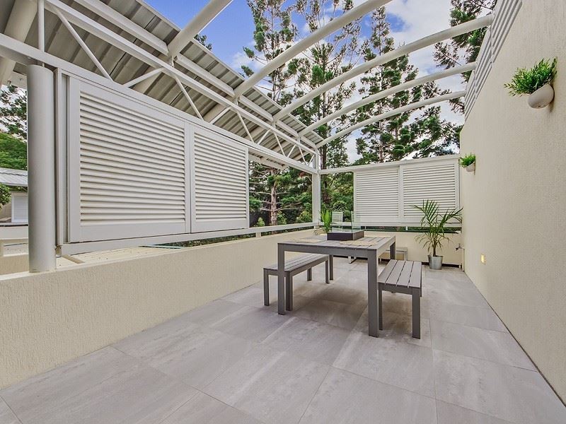 1121 ‘Spring Terraces’, Ross Street, Benowa QLD 4217