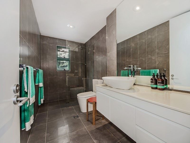 1121 ‘Spring Terraces’, Ross Street, Benowa QLD 4217